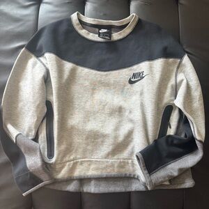 Nike Gray and Black Women’s Cropped Crewneck